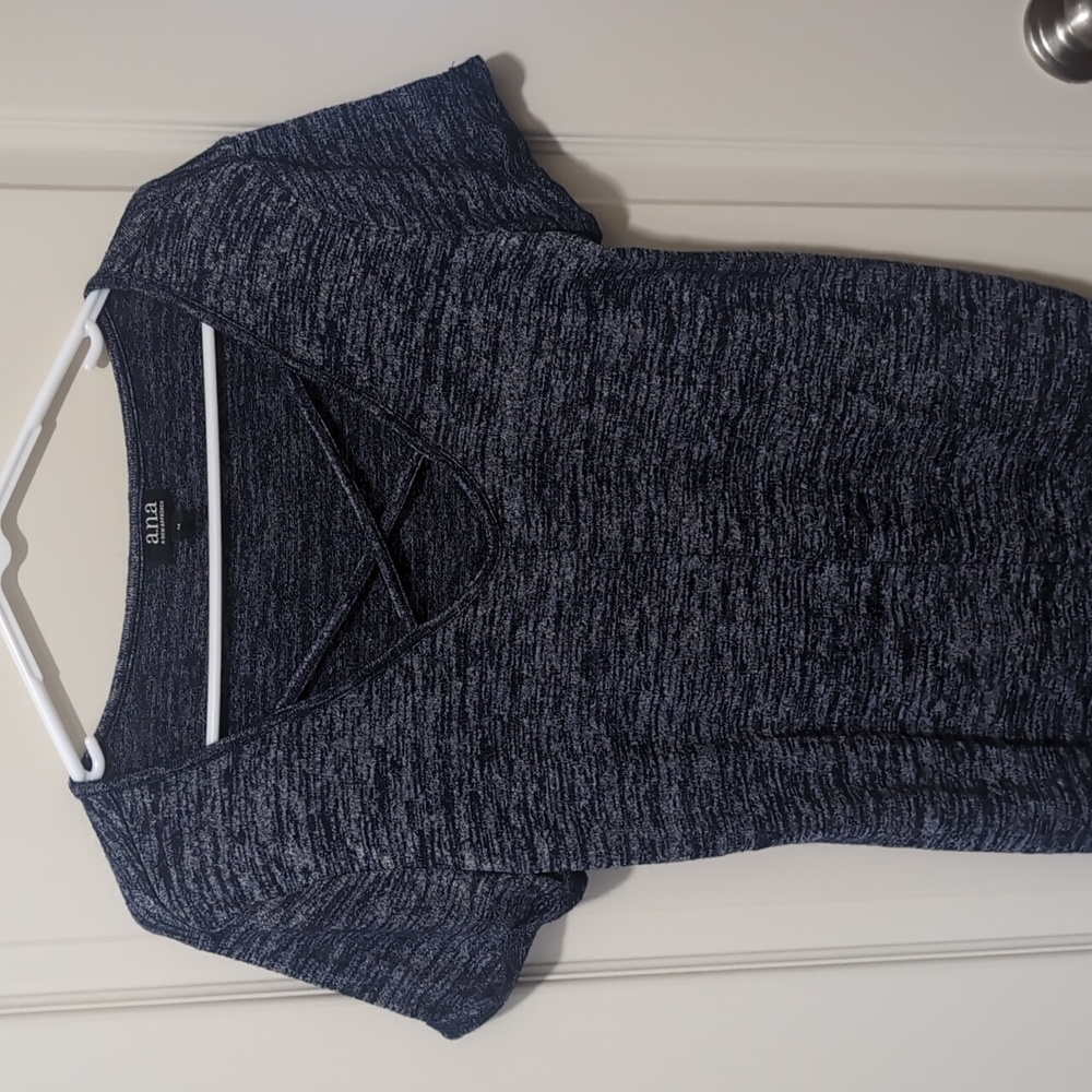 Short sleeved knit top